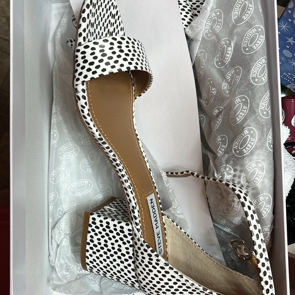 New Steve Madden Size 7